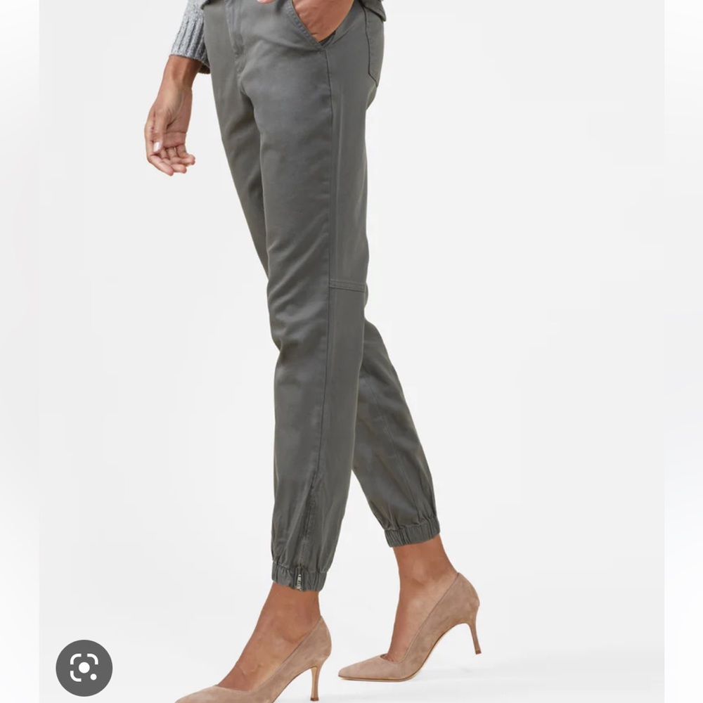 Banana Republic beige/Gray khaki dress joggers.